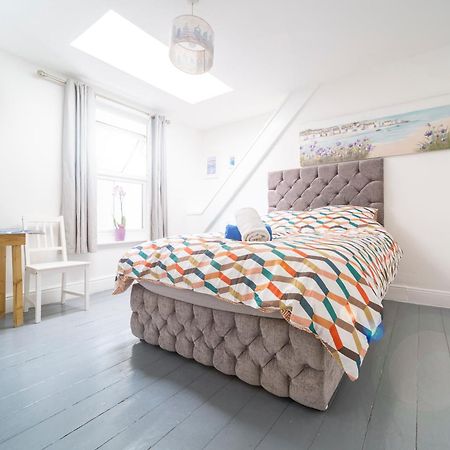 Palace Surf Lodge New Quay Екстериор снимка