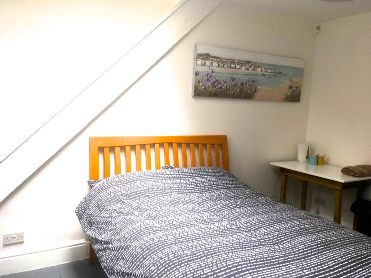 Palace Surf Lodge New Quay Екстериор снимка