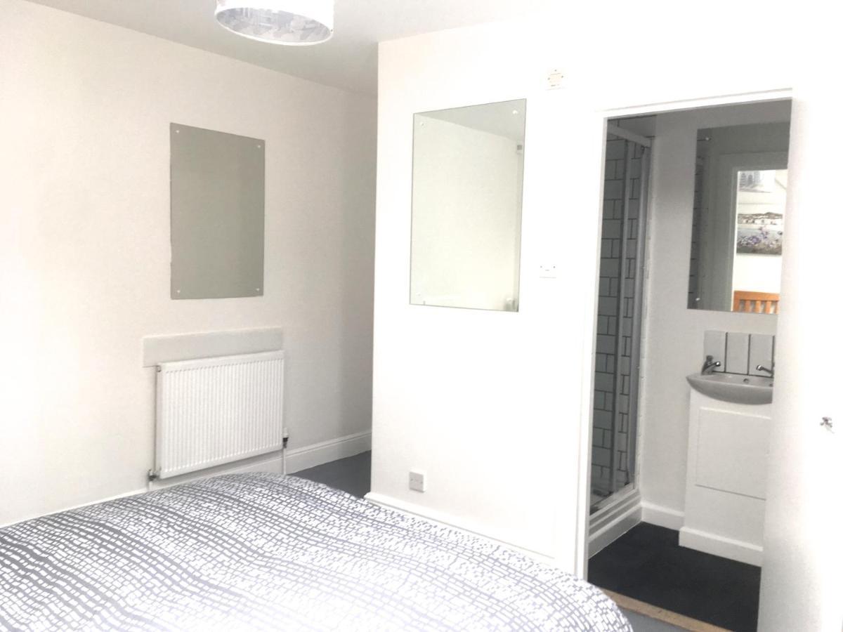 Palace Surf Lodge New Quay Екстериор снимка